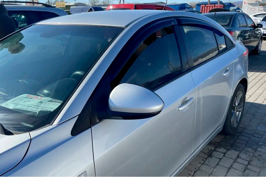 Chevrolet Cruze 2009–2015 Deflektory okien SD (4 ks, HIC) Image