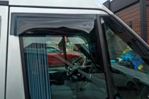 Ford Transit 2000–2014 Okenné veterné deflektory (2 ks, HIC) fotografia 1