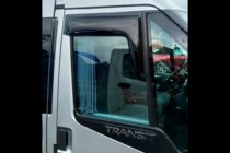 Ford Transit 2000–2014 Okenné veterné deflektory (2 ks, HIC) fotografia 11