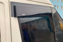 Ford Transit 2000–2014 Okenné veterné deflektory (2 ks, HIC) fotografia 7