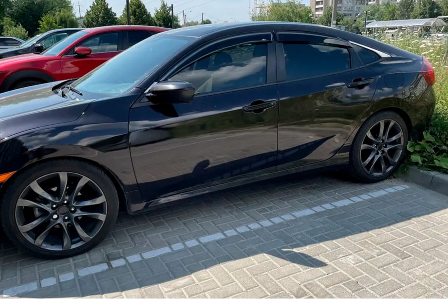 Honda Civic Sedan X 2016–2021 Deflektory okien (4 ks, HIC) Fotografia 1
