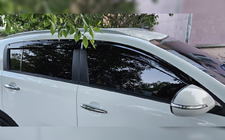 Kia Sportage 2010–2015 Deflektory okien (4 ks, HIC) fotografia 3