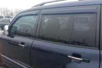 Land Rover Discovery III 2004–2009 Deflektory okien (4 ks, HIC) fotografia 2