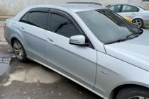 Mercedes E-class W212 2009–2016 Deflektory okien SD (4 ks, HIC) fotografia 3