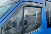 Mercedes Sprinter W901/902/903/904/905 1995–2006 Okenné veterné deflektory (2 ks, HIC) fotografia 1