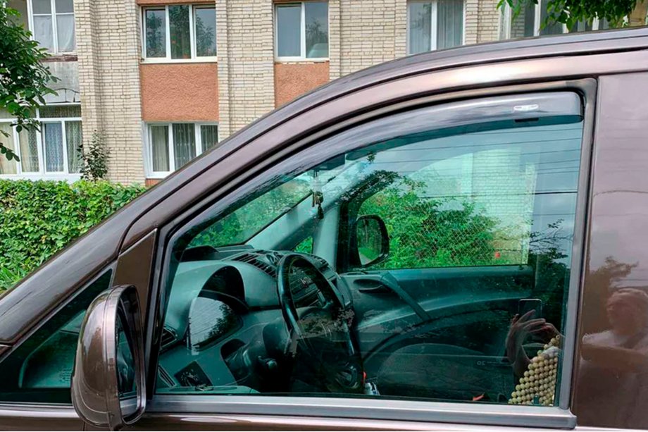 Mercedes Viano 2004–2014 Vkladané okenné deflektory (2 ks, HIC) Fotografia 4