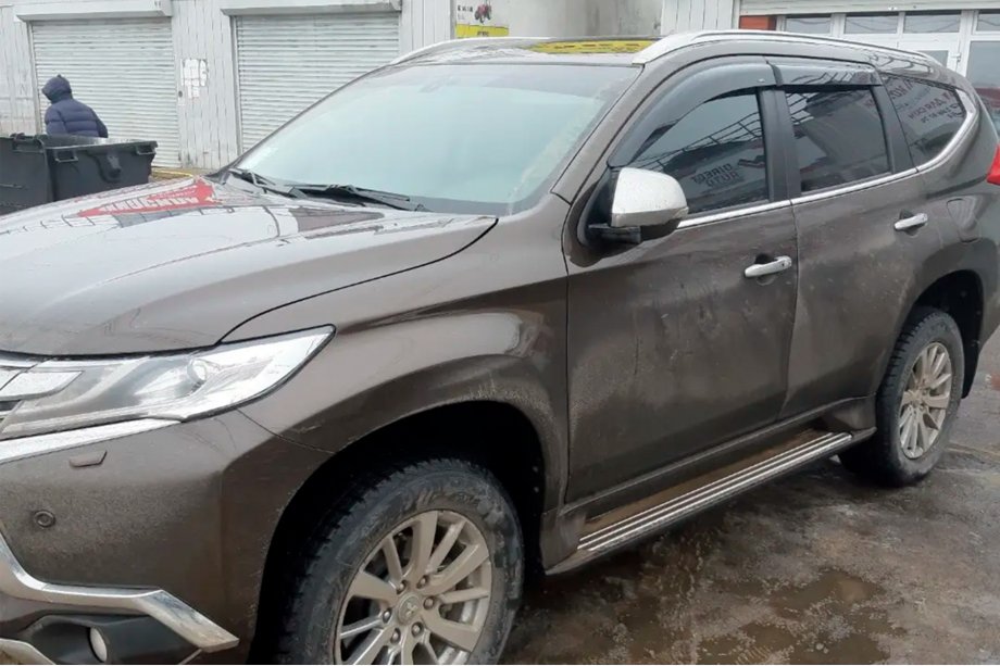 Mitsubishi Pajero Sport 2015– Deflektory okien (4 ks, HIC) Fotografia 3