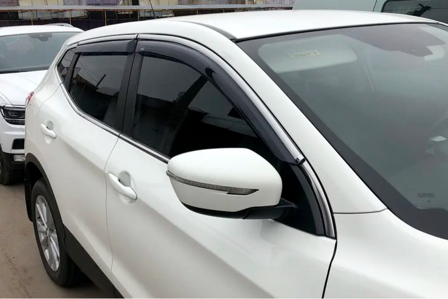Nissan Qashqai 2014–2021 Okenné deflektory s chrómovou lištou (4 ks, HIC) Image