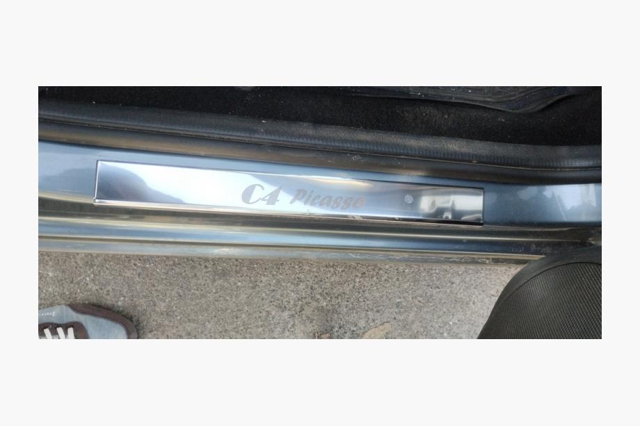 Citroen C-4 Picasso 2006–2013 Prahové lišty Carmos (4 ks, nerez) Fotografia 4