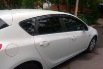 Opel Astra J 2009–2015 Okenné deflektory HB (4 ks, HIC) fotografia 3