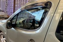 Peugeot Partner Tepee 2008–2018 Okenné veterné deflektory (2 ks, HIC) fotografia 3