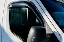 Renault Master 2011–2023 Okenné veterné deflektory (2 ks, HIC) fotografia 4