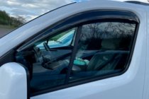 Renault Trafic 2015– Okenné veterné deflektory (2 ks, HIC) fotografia 8