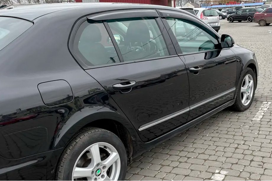 Skoda Superb 2009–2015 Deflektory okien SD (4 ks, HIC) Image