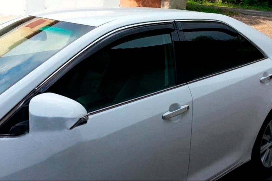 Toyota Avensis 2009–2018 Okenné deflektory s chrómovou lištou SD (4 ks, HIC) Image