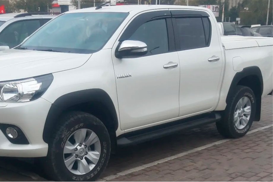 Toyota Hilux 2015– Deflektory okien (4 ks, HIC) Fotografia 1