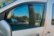 Volkswagen Caddy 2004–2010 Vkladané okenné deflektory (2 ks, HIC) fotografia 8