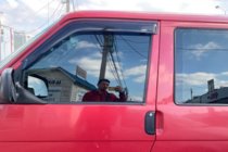 Volkswagen T4 Caravelle/Multivan 1990–2003 Okenné veterné deflektory (2 ks, HIC) fotografia 7