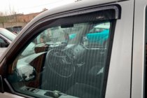 Volkswagen T5 Transporter 2003–2010 Okenné veterné deflektory (2 ks, HIC) fotografia 19