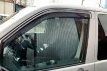 Volkswagen T5 Caravelle 2004–2010 Okenné veterné deflektory (2 ks, HIC) fotografia 16
