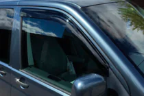 Volkswagen T5 Caravelle 2004–2010 Okenné veterné deflektory (2 ks, HIC) fotografia 20