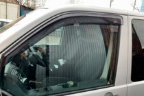 Volkswagen T6 2015–2024 Okenné veterné deflektory (2 ks, HIC) fotografia 16