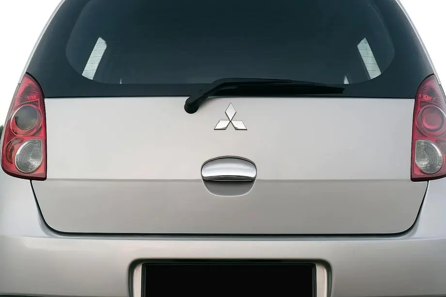 Mitsubishi Colt 2004–2012 Kryt zadnej kľučky (nehrdzavejúca oceľ) Image