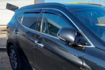 Hyundai Santa Fe 3 2012–2018 Okenné deflektory s chrómovou lištou (4 ks, HIC) fotografia 1