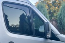 Volkswagen Crafter 2006–2016 Vkladané okenné deflektory (2 ks, HIC) fotografia 19