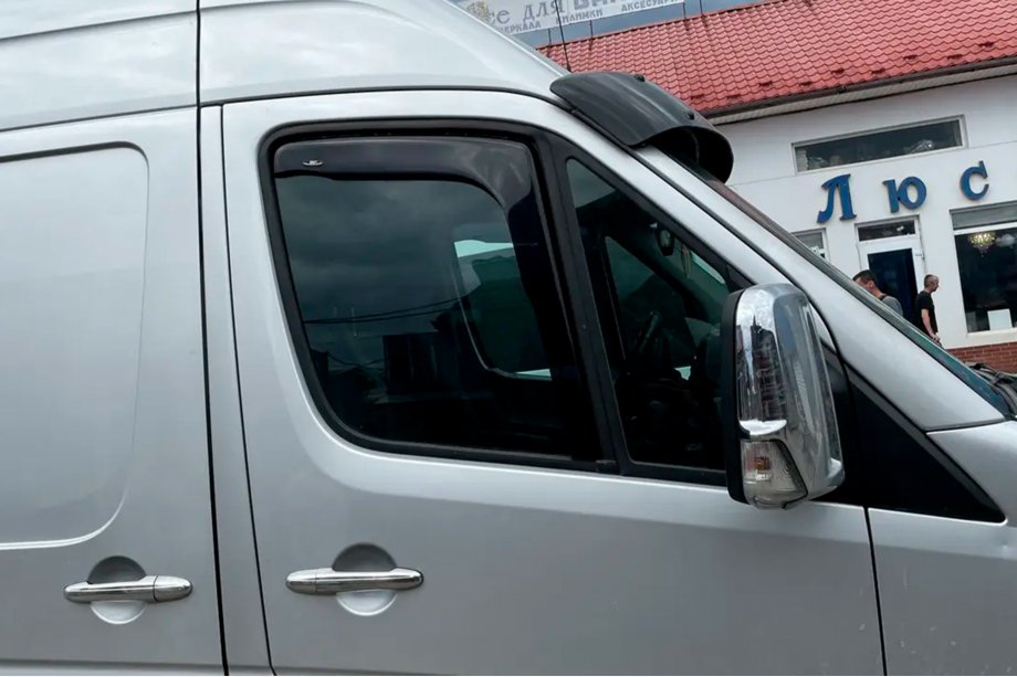 Volkswagen Crafter 2006–2016 Vkladané okenné deflektory (2 ks, HIC) Image