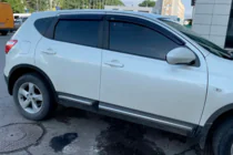 Nissan Qashqai 2010–2014 Deflektory okien (4 ks, HIC) fotografia 3