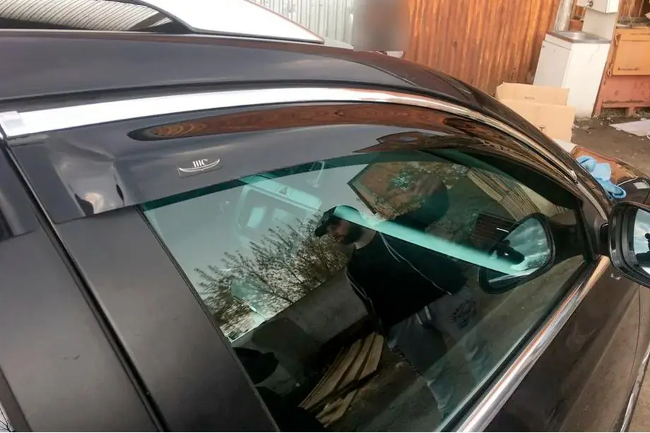 Volkswagen Passat B7 2012–2015 Okenné deflektory s chrómovou lištou SW (4 ks, EU, HIC) Image