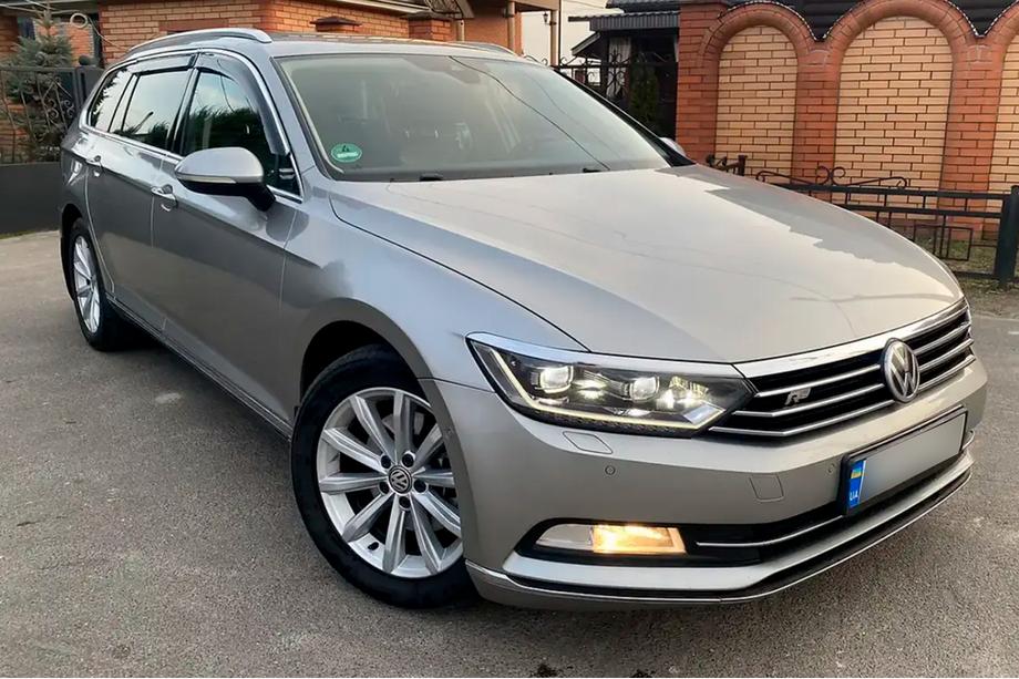Volkswagen Passat B8 2015–2023 Okenné veterné deflektory s chrómovou lištou Variant (4 ks, HIC) Fotografia 1