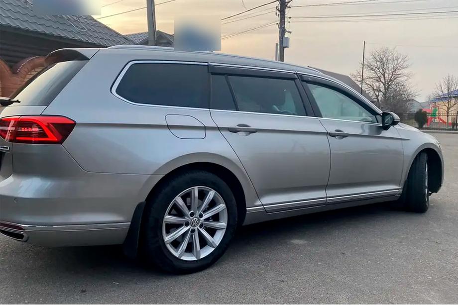 Volkswagen Passat B8 2015–2023 Okenné veterné deflektory s chrómovou lištou Variant (4 ks, HIC) Fotografia 2