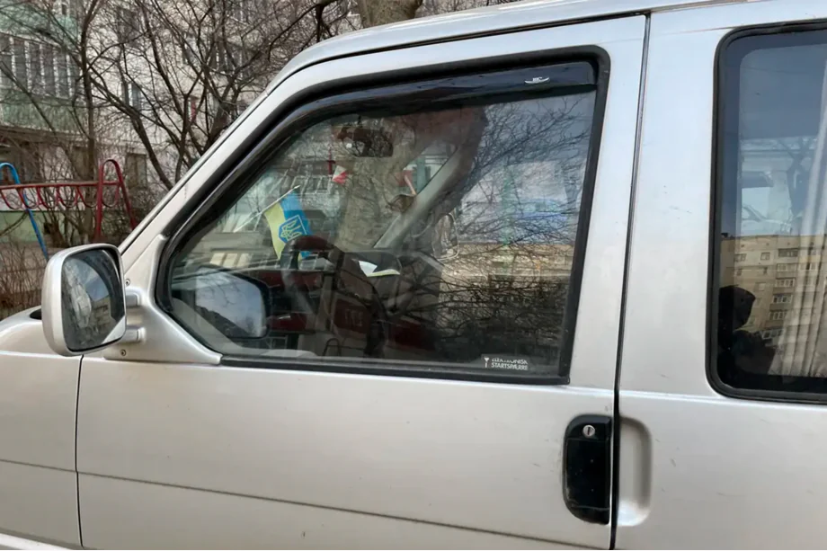 Volkswagen T4 Transporter 1990–2003 Vkladané okenné deflektory (2 ks, HIC) Image