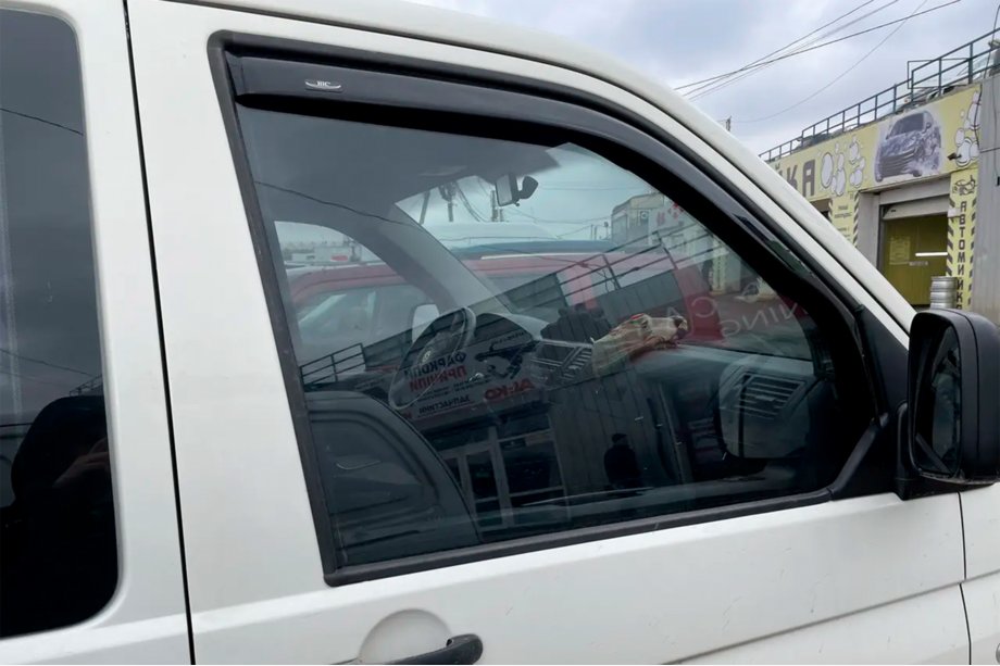 Volkswagen T5 Caravelle 2004–2010 Vkladané okenné deflektory (2 ks, HIC) Fotografia 10