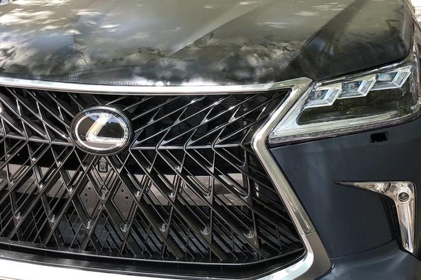 Ako urobiť facelift na Lexus LX570