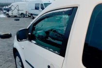 Volkswagen Caddy 2010–2015 Vkladané okenné deflektory (2 ks, HIC) fotografia 2