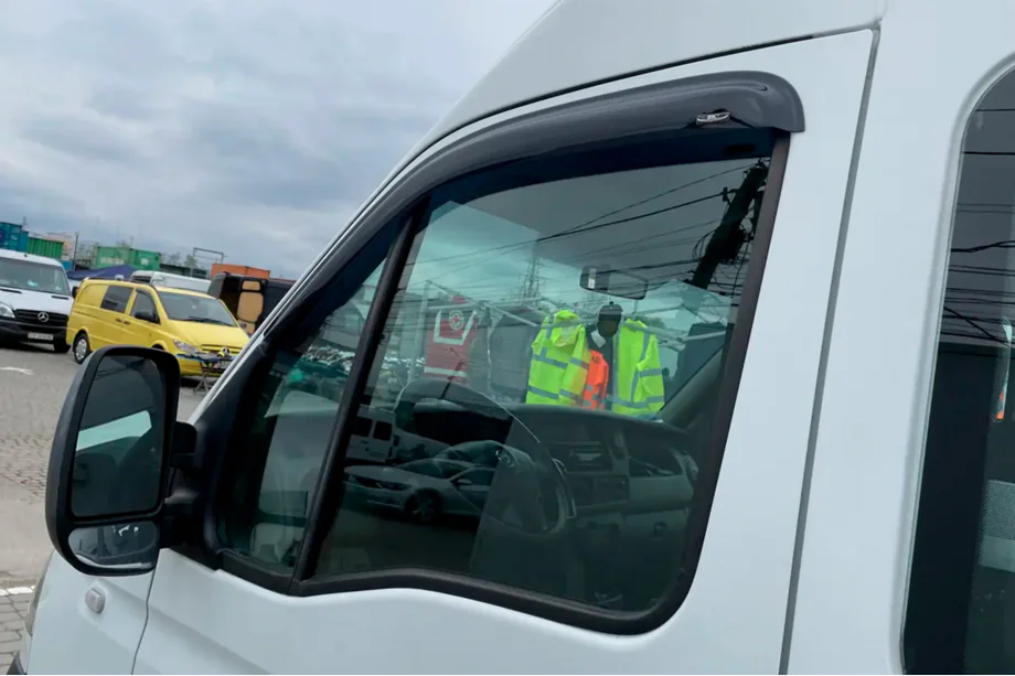 Nissan Interstar 2002–2010 Okenné veterné deflektory (2 ks, HIC) Image