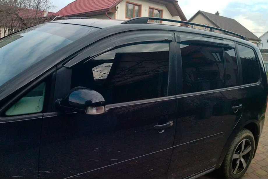 Volkswagen Touran 2003–2010 Deflektory okien (4 ks, HIC) Fotografia 8