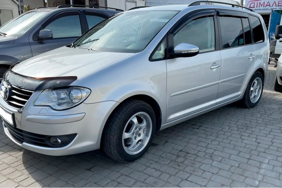 Volkswagen Touran 2003–2010 Deflektory okien (4 ks, HIC) Fotografia 4