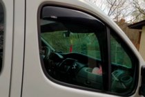 Nissan Primastar 2002–2014 Vkladané okenné deflektory (2 ks, HIC) fotografia 2