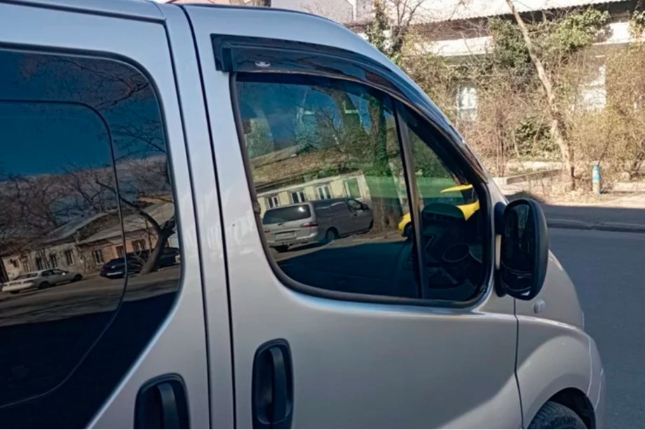 Nissan Primastar 2002–2014 Okenné veterné deflektory (2 ks, HIC) Image