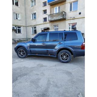 Strešné pozdĺžne nosiče (relingy) chróm, turecký dizajn (2 ks) Mitsubishi Pajero Wagon III 1999–2006 fotografia 4