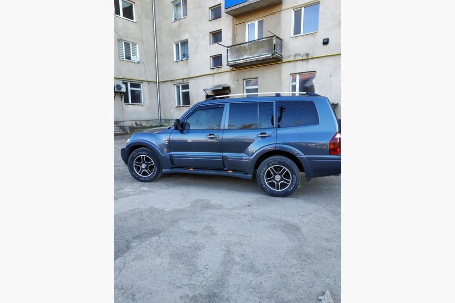 Mitsubishi Pajero Wagon III 1999–2006 Strešné pozdĺžne nosiče (relingy) chróm, turecký dizajn (2 ks) Fotografia 4