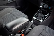 Dacia Duster 2018–2024 Lakťová opierka (do držiaka nápojov) fotografia 5