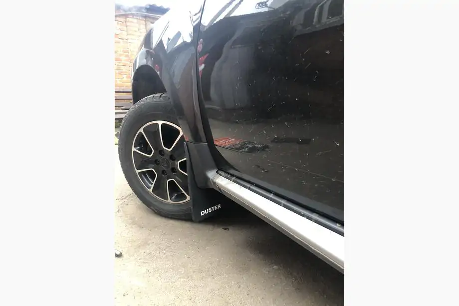 Dacia Duster 2008–2018 Predné lapače nečistôt Premium (2 ks) Fotografia 2