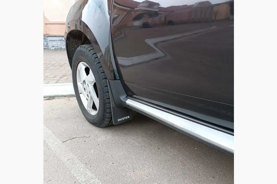Dacia Duster 2008–2018 Predné lapače nečistôt Premium (2 ks) Fotografia 1