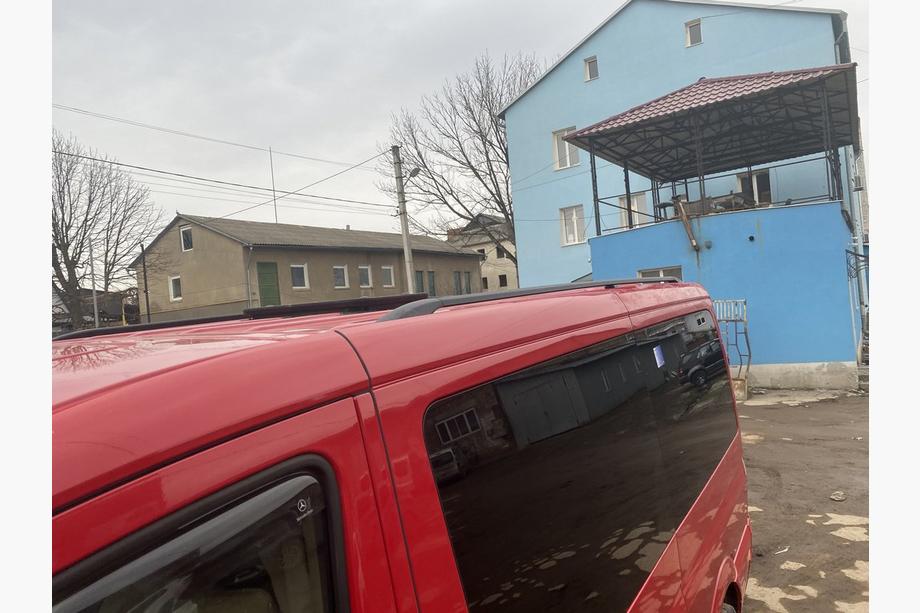 Mercedes Sprinter W906 2006–2018 Strešné lyžiny DD 265 cm, matná čierna, liatinová pätka Fotografia 3