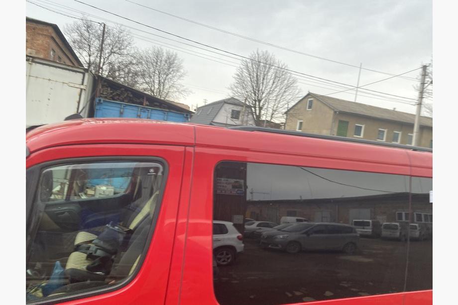 Mercedes Sprinter W906 2006–2018 Strešné lyžiny DD 265 cm, matná čierna, liatinová pätka Fotografia 5